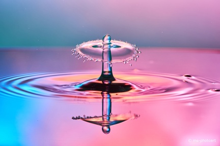 Wassersäule und Schirm