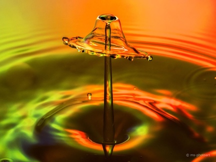 Wassersäule und Schirm